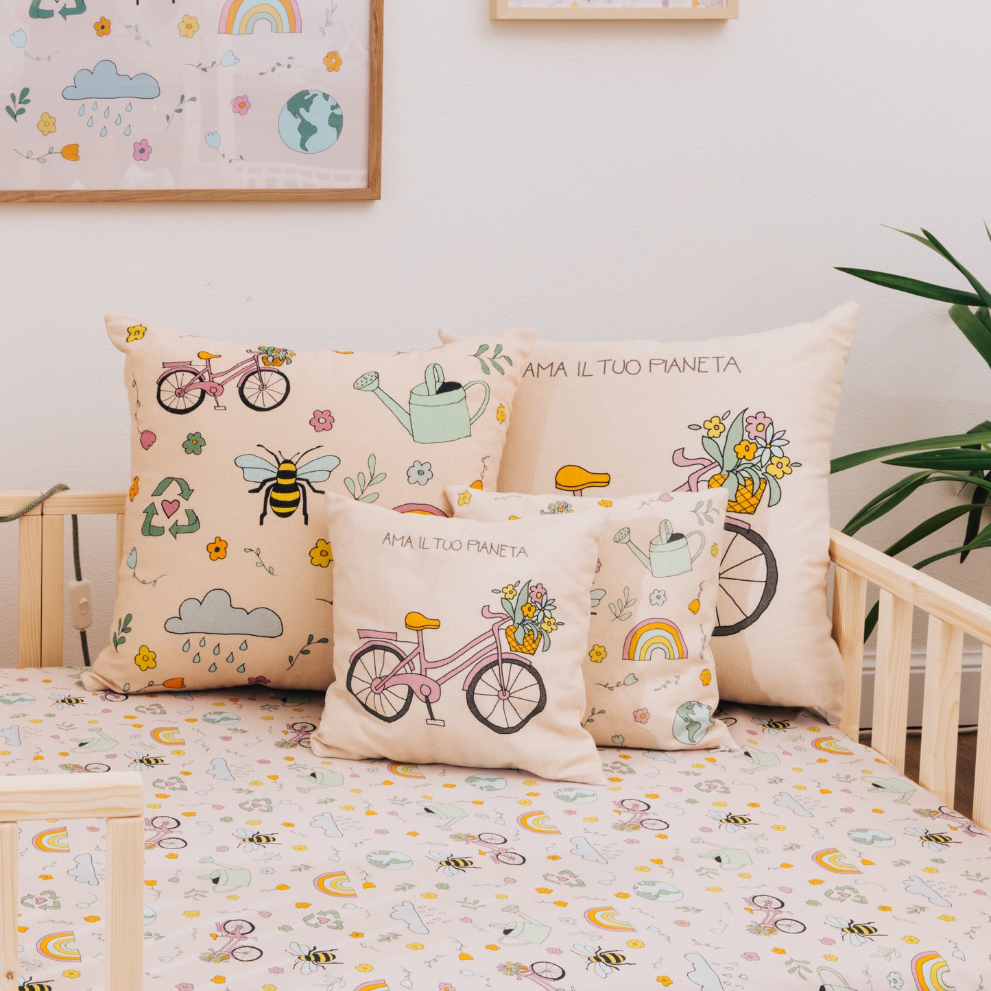 4 cuscini Ama il tuo pianeta in fantasie varie su un letto zero+Earth by nabè.
