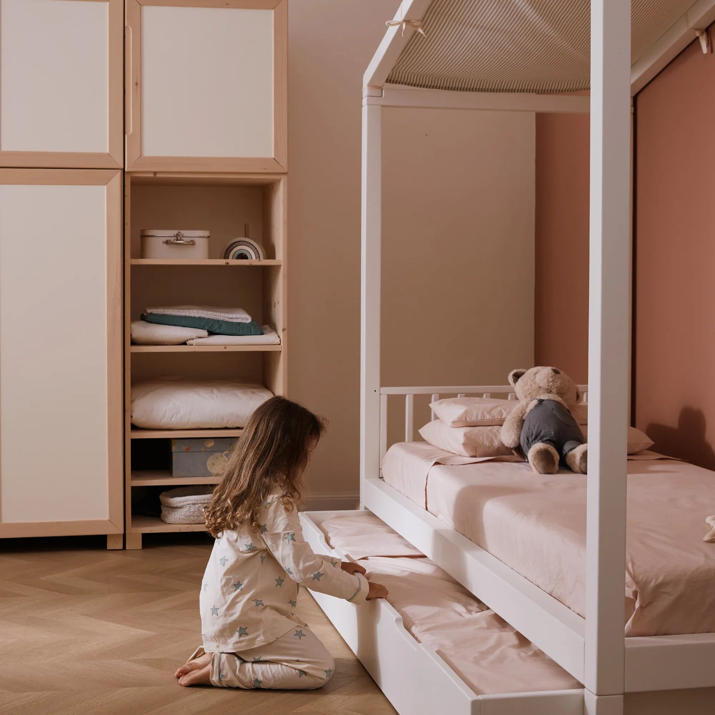 Mitwachsendes Bett zero+ Dream – Hausbett Kinder bio paint