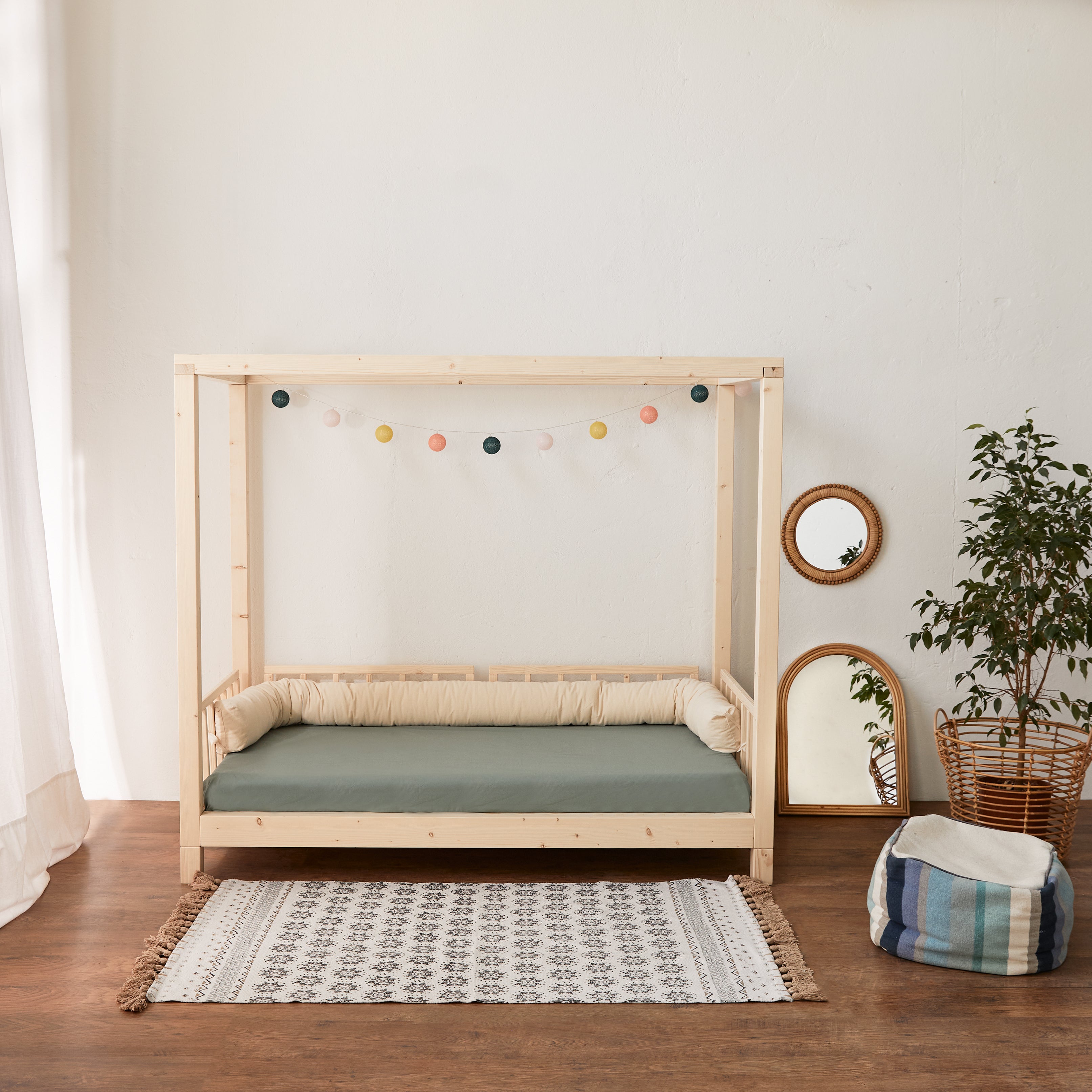 letto montessori a casatta in legno diventa divanetto design minimal