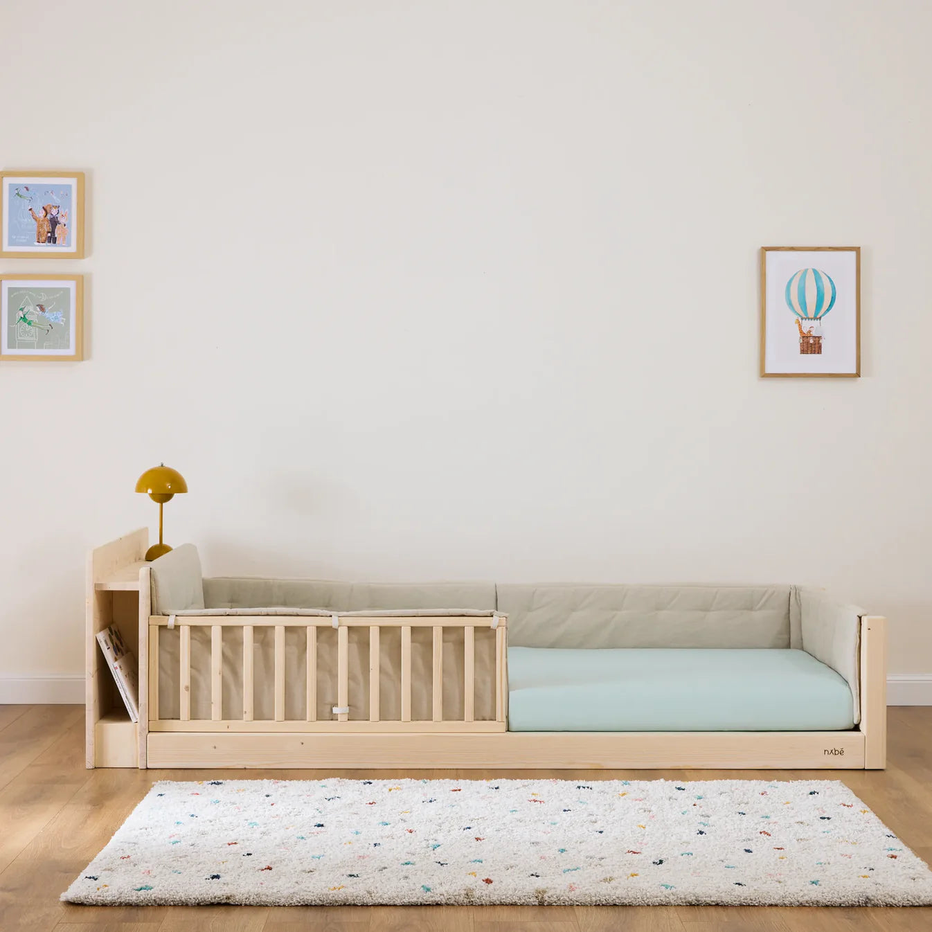 Gepolsterte Kopfteilstütze und Rausfallschutz für zero+ Fun