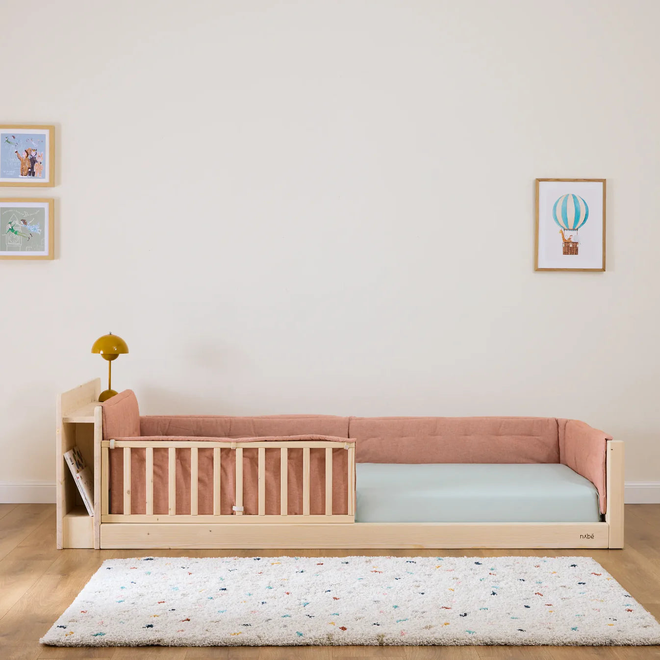 Gepolsterte Kopfteilstütze und Rausfallschutz für zero+ Fun