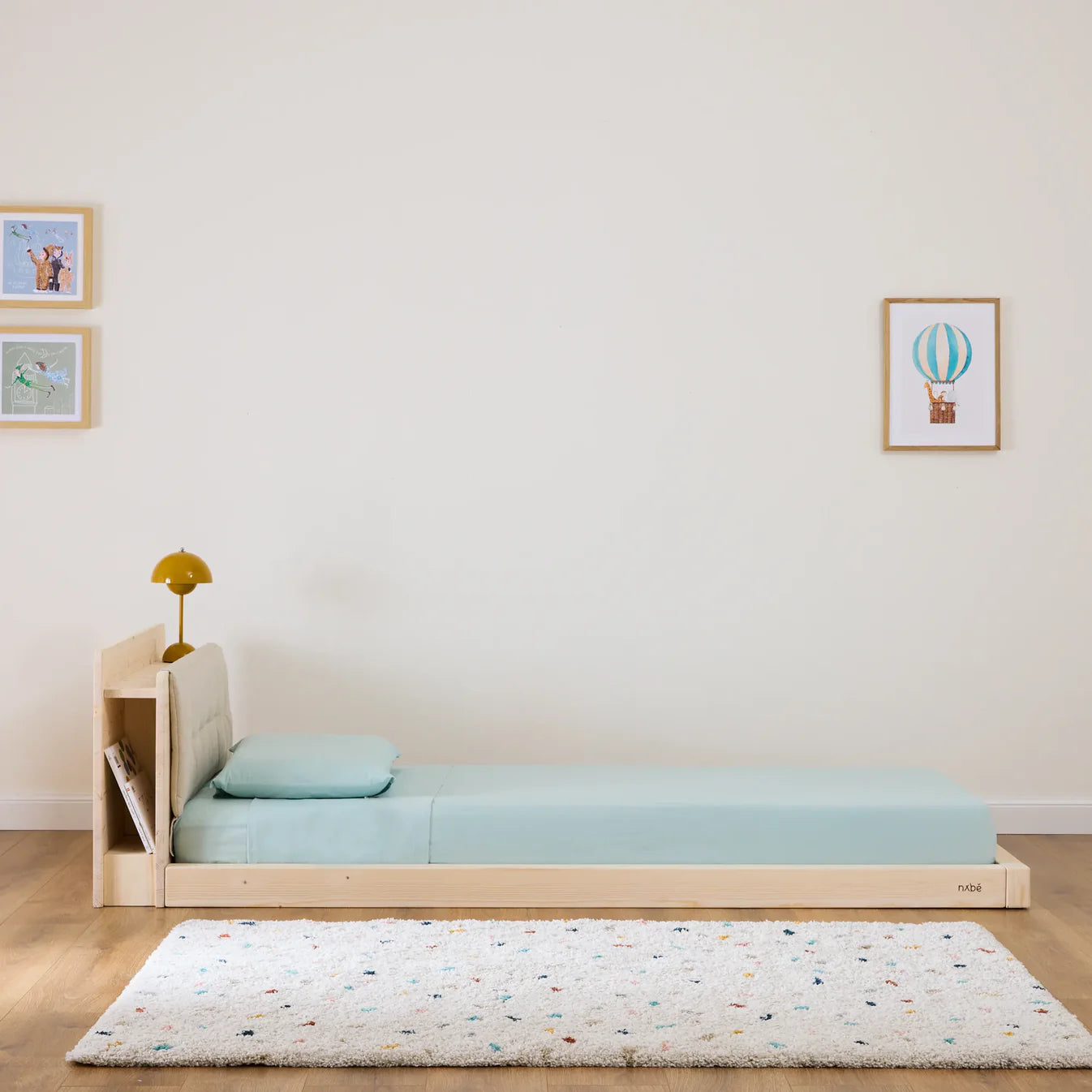 Gepolsterte Kopfteilstütze und Rausfallschutz für zero+ Fun