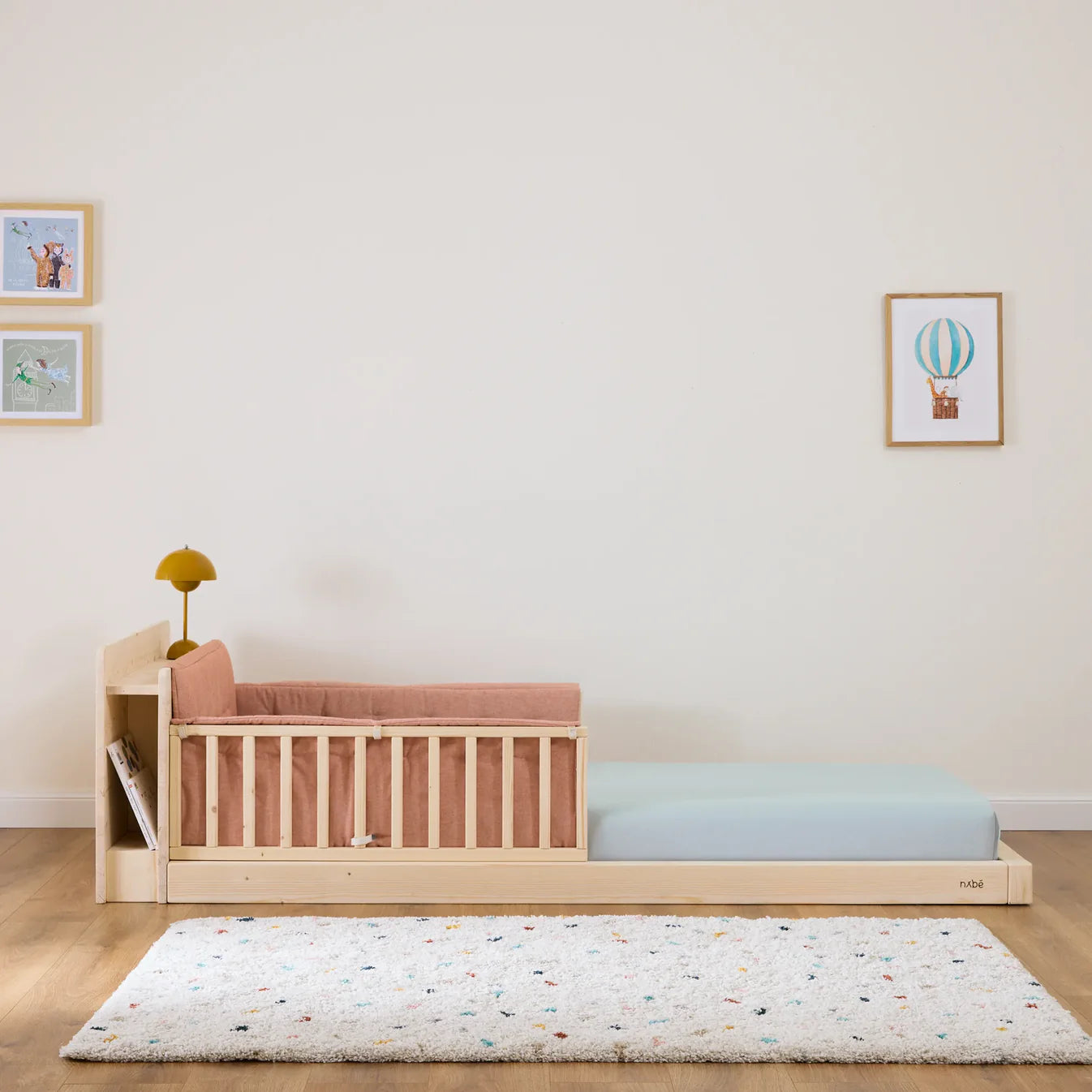 Gepolsterte Kopfteilstütze und Rausfallschutz für zero+ Fun