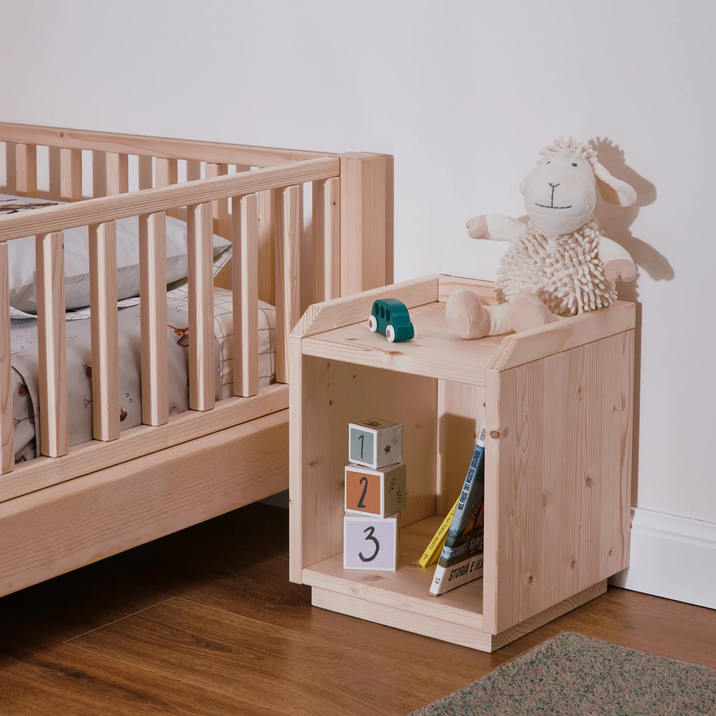 Mitwachsender Nachttisch EverGrow