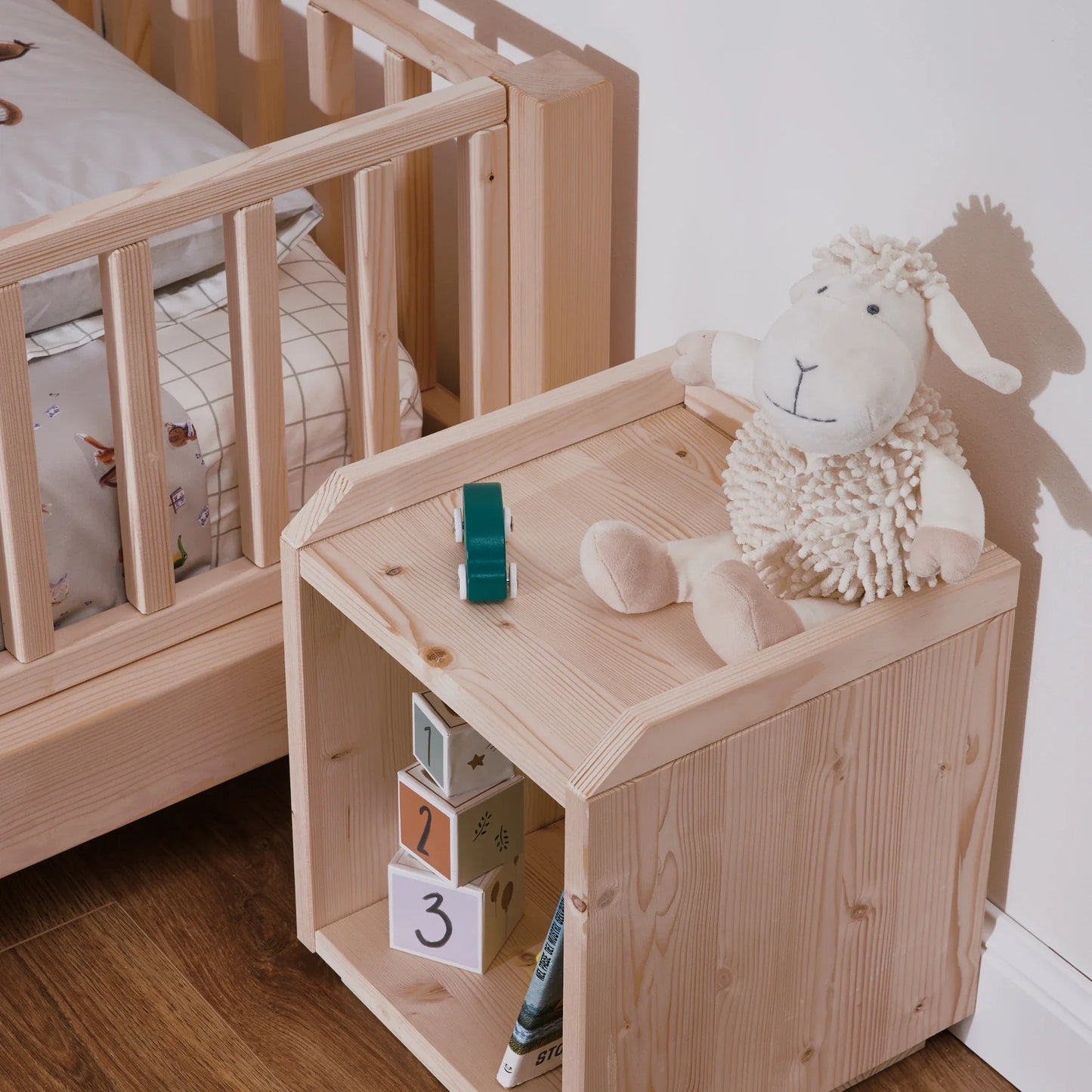 Mitwachsender Nachttisch EverGrow